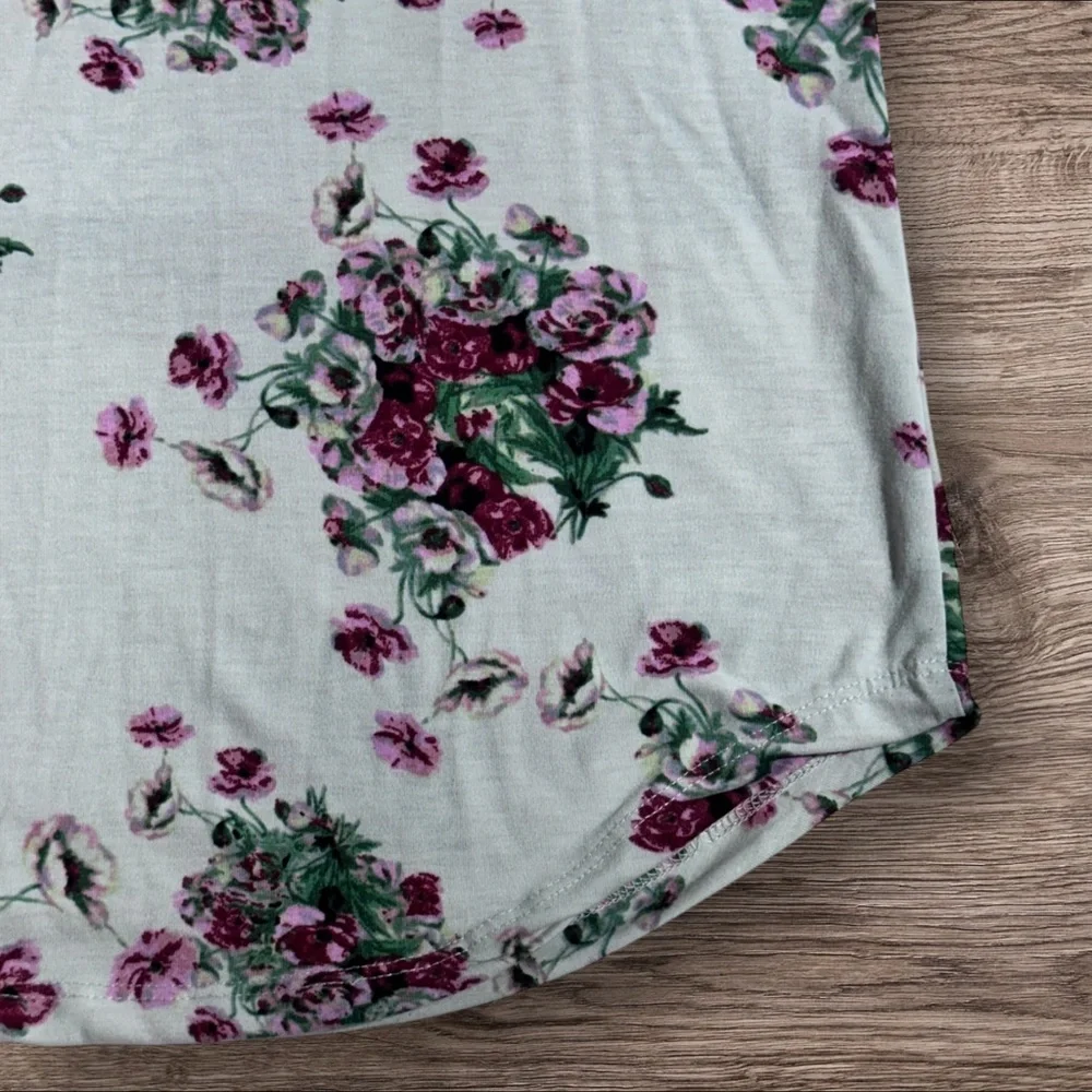 LuLaRoe 3/4 Sleeve Chic Floral Raglan Tunic - Green and Pink - Picture 5 of 9
